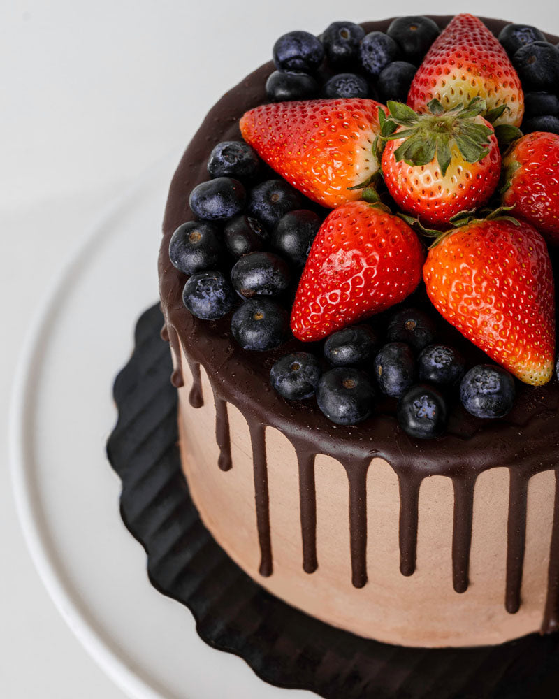 Berries & White Chocolate Cake – Dima Al Sharif